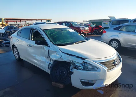 2015 Nissan Altima 2.5 S z USA, uszkodzony, nr VIN 1N4AL3AP4FC497625